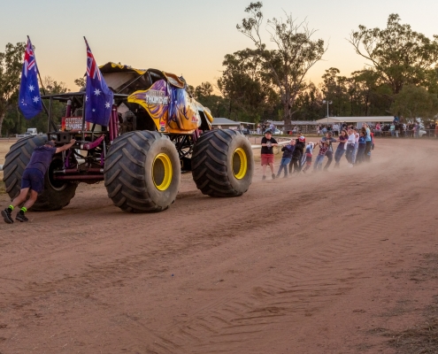 Outback Thunda Monster Truck Tug-O-War